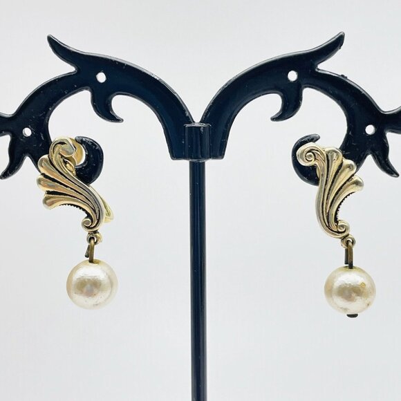 Fluted Scroll Pearl Drop Earrings Gold Tone Screw Back Classic Career Cosplay - Picture 4 of 9